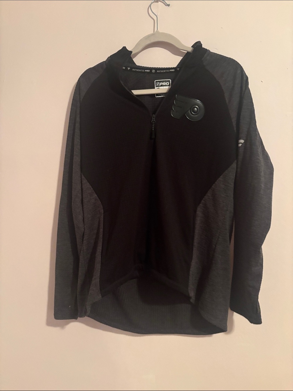 Pro Line NHL Philadelphia Flyers Black & Gray Quarter-Zip Pullover
